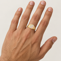 Anello uomo indossato a sigillo rettangolare lucido e satinato oro tricolore 18kt