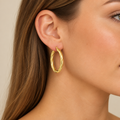 Orecchini a cerchio torchon lucidi oro giallo 18kt Ø 2cm indossati
