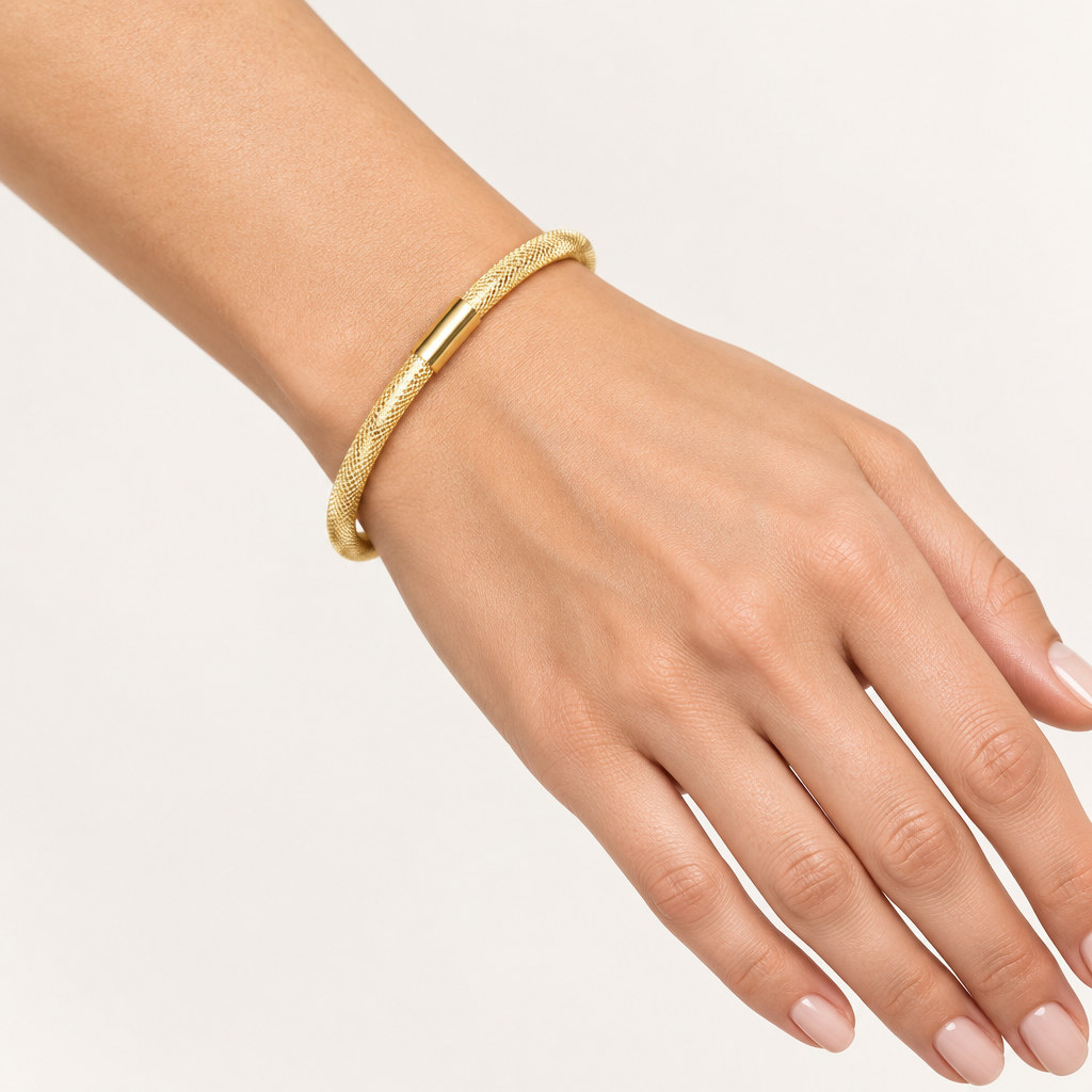 Bracciale elastico maglie vuote oro giallo 18kt 4,5mm 6,5cm indossato