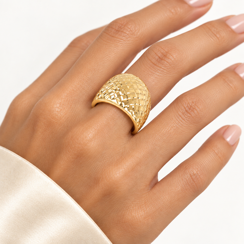 Anello a fascia larga lucido e diamantato oro giallo 18kt 17mm indossato