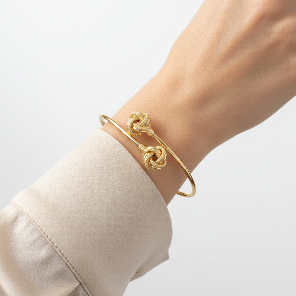 Bracciale rigido nodini oro giallo 18kt Ø interno 6cm indossato