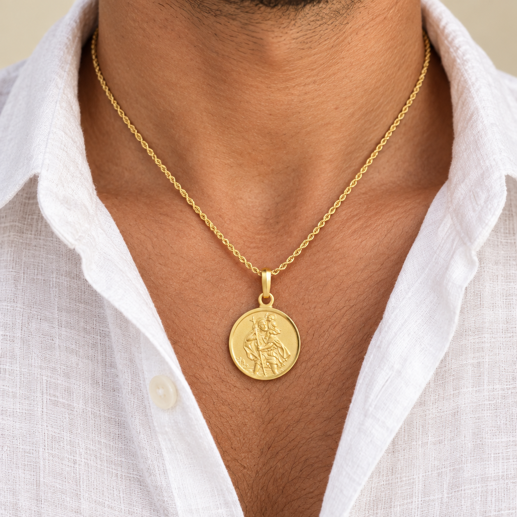Medaglia San Cristoforo mis. 2 oro giallo 18kt indossata con catena fune