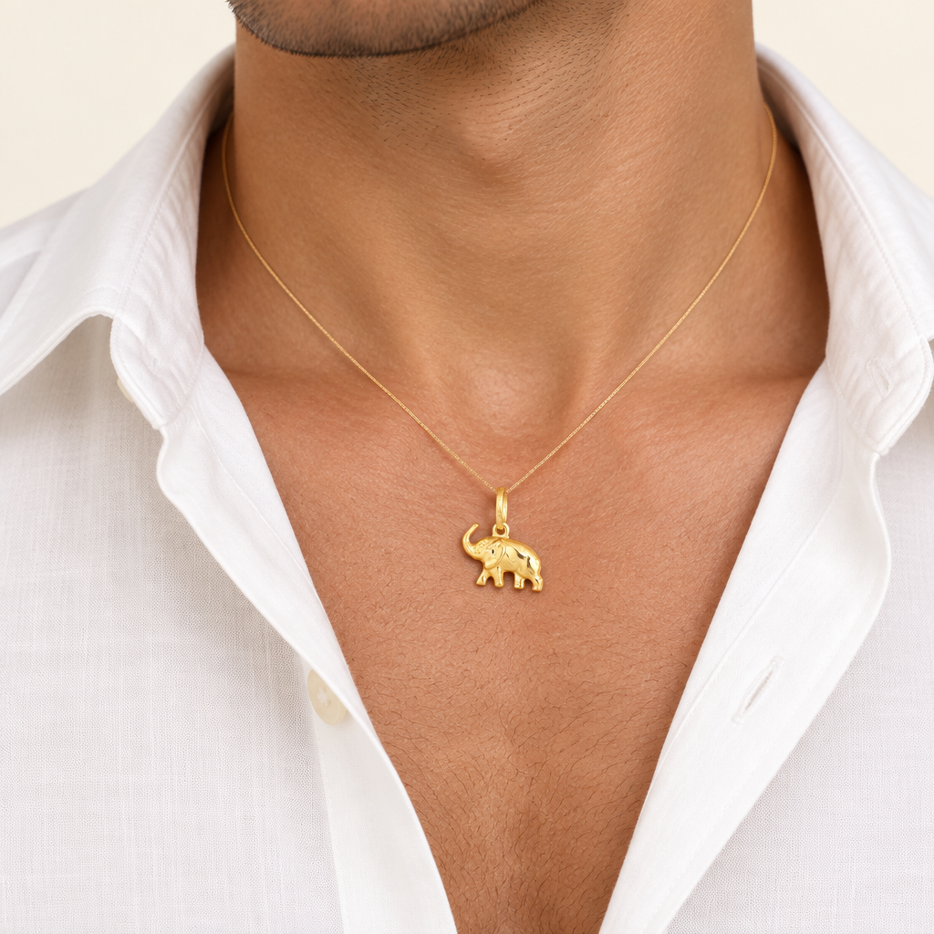 Pendente elefante mis. 1 oro giallo 18kt 1,6x1,3cm indossato
