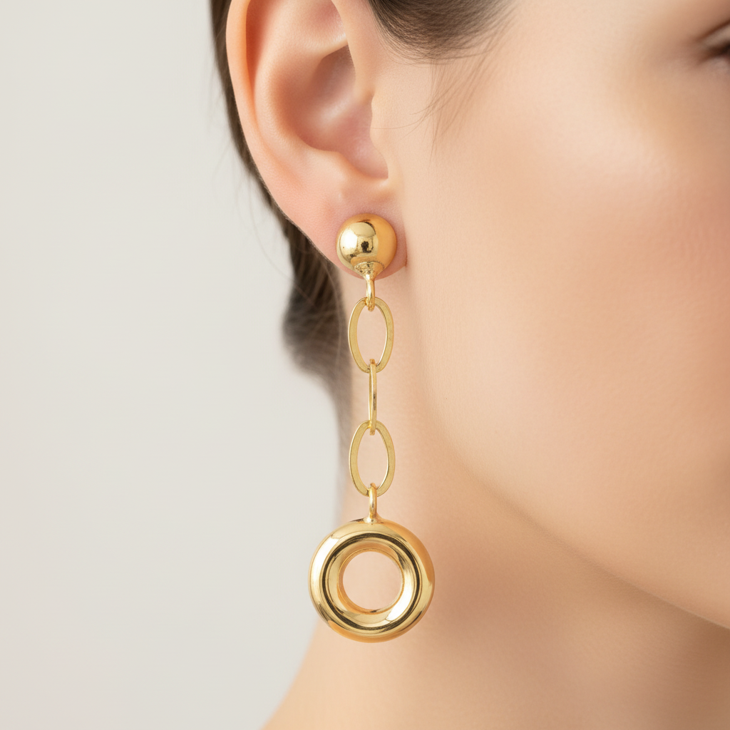 Orecchini pendenti con cerchi oro 18kt 0,85x2,9cm indossato
