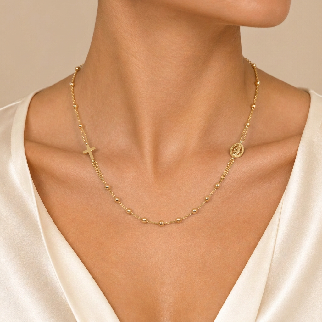 Girocollo rosario con Madonna Miracolosa oro giallo 18kt grani 2,5mm 45cm indossato
