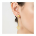 Orecchini pendenti con cuore oro giallo 18kt 0,55x1,9cm indossato