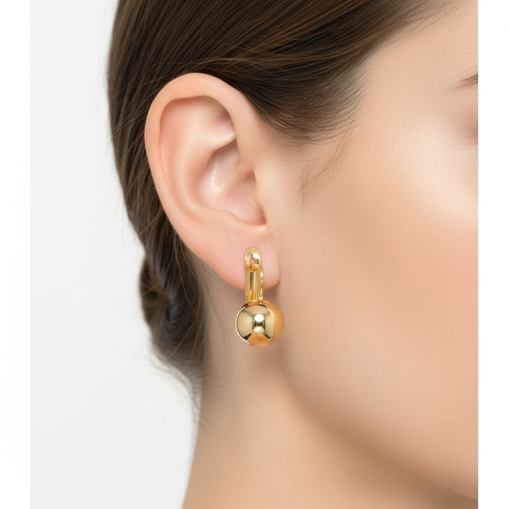Orecchini mezza sfera lucida oro 18kt 8mm indossato