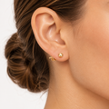Orecchini sfera sfaccettata oro 18kt 4,5mm indossato